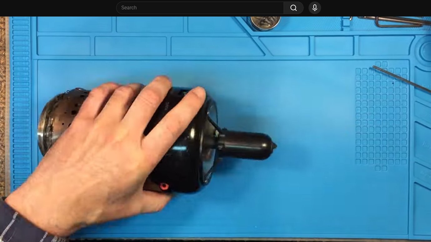 Turbine wheel showing blade tip wear patterns